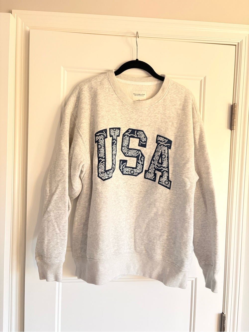 Abercrombie oversized crewneck, light gray, size small